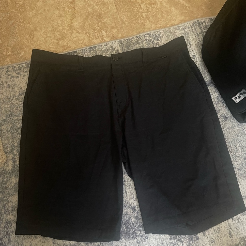 Travis Matthew Black size 40 golf shorts